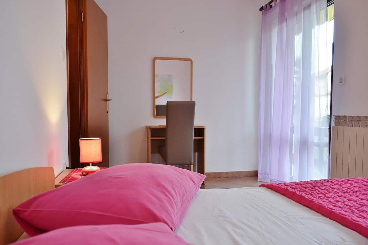Apartment, 1 Double Bed | Cots/infant beds, free WiFi, bed sheets