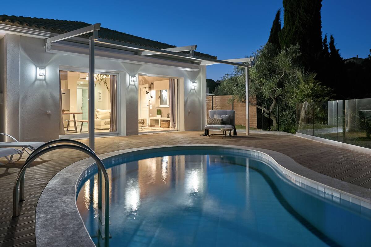 Villa, 2 Bedrooms (Chris) | Premium bedding, in-room safe, soundproofing, iron/ironing board