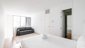 Family Room, 1 Bedroom, Kitchen | Soundproofing, iron/ironing board, free WiFi, bed sheets