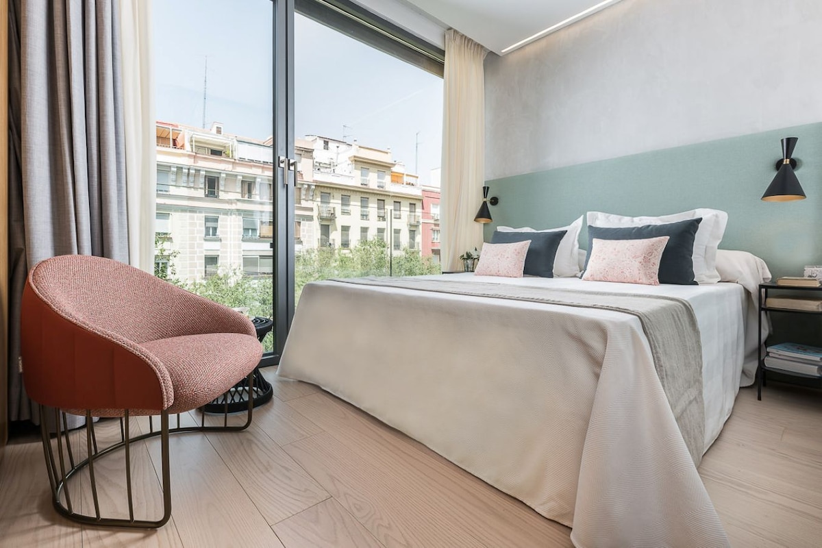 Deluxe Studio | Soundproofing, iron/ironing board, WiFi (free), individually decorated