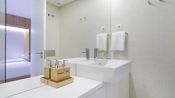 Shower, free toiletries, hair dryer, towels