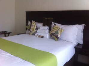 Egyptian cotton sheets, premium bedding, individually decorated - Cycad Palm Guest House (Palapye)