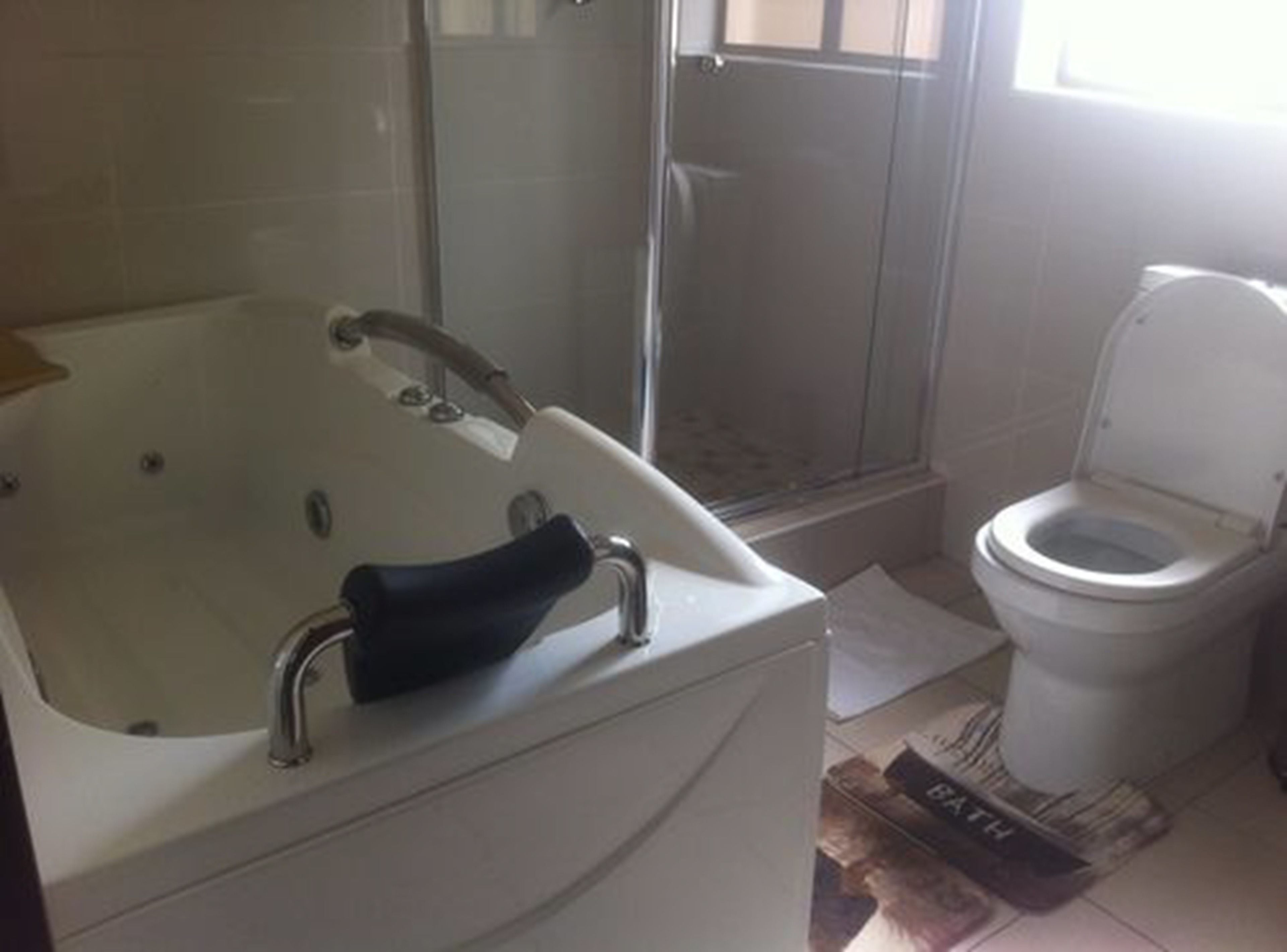 Standard-dobbeltværelse - 1 dobbeltseng - ikke-ryger | Badeværelse | Kombination af bruser/badekar, boblebadekar