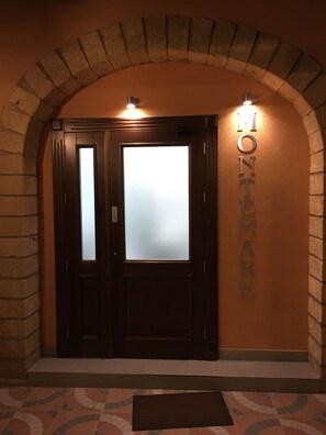 Entrée de l’hébergement