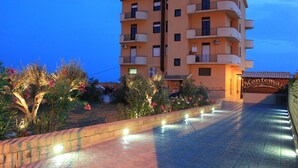 A multi-story building with balconies, a tiled entrance area, and a sign that reads "Montemartori." - B&B Montemare (Agrigento)