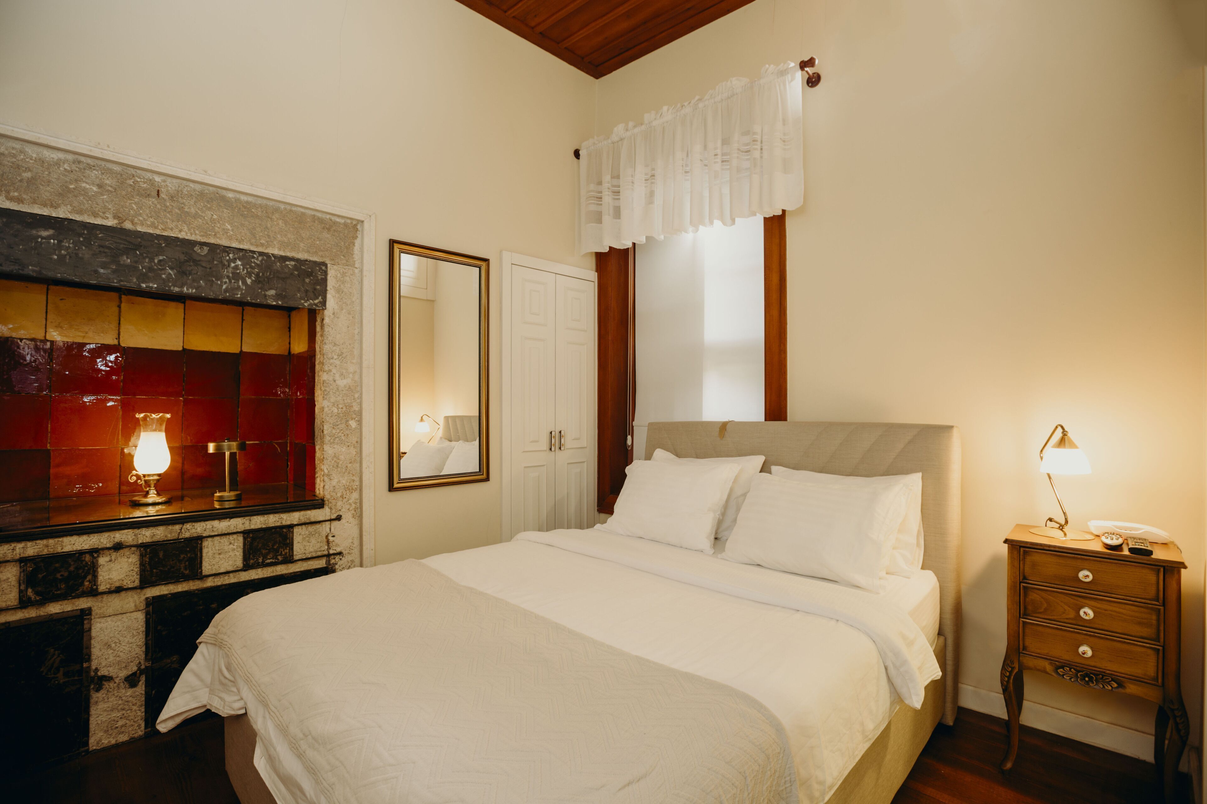 Premium bedding, down comforters, minibar, individually decorated