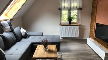 Deluxe Apartment, Multiple Bedrooms | Living room | Flat-screen TV