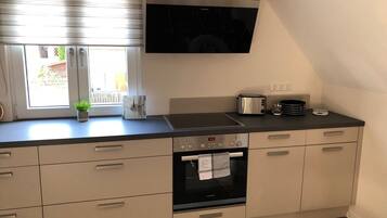 Deluxe Apartment, Multiple Bedrooms | Blackout curtains, rollaway beds, free WiFi, bed sheets