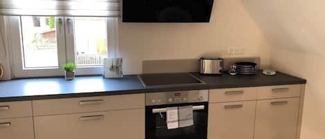 Deluxe Apartment, Multiple Bedrooms | Blackout drapes, rollaway beds, free WiFi, bed sheets