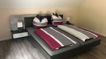 Deluxe Apartment, Multiple Bedrooms | Blackout curtains, rollaway beds, free WiFi, bed sheets