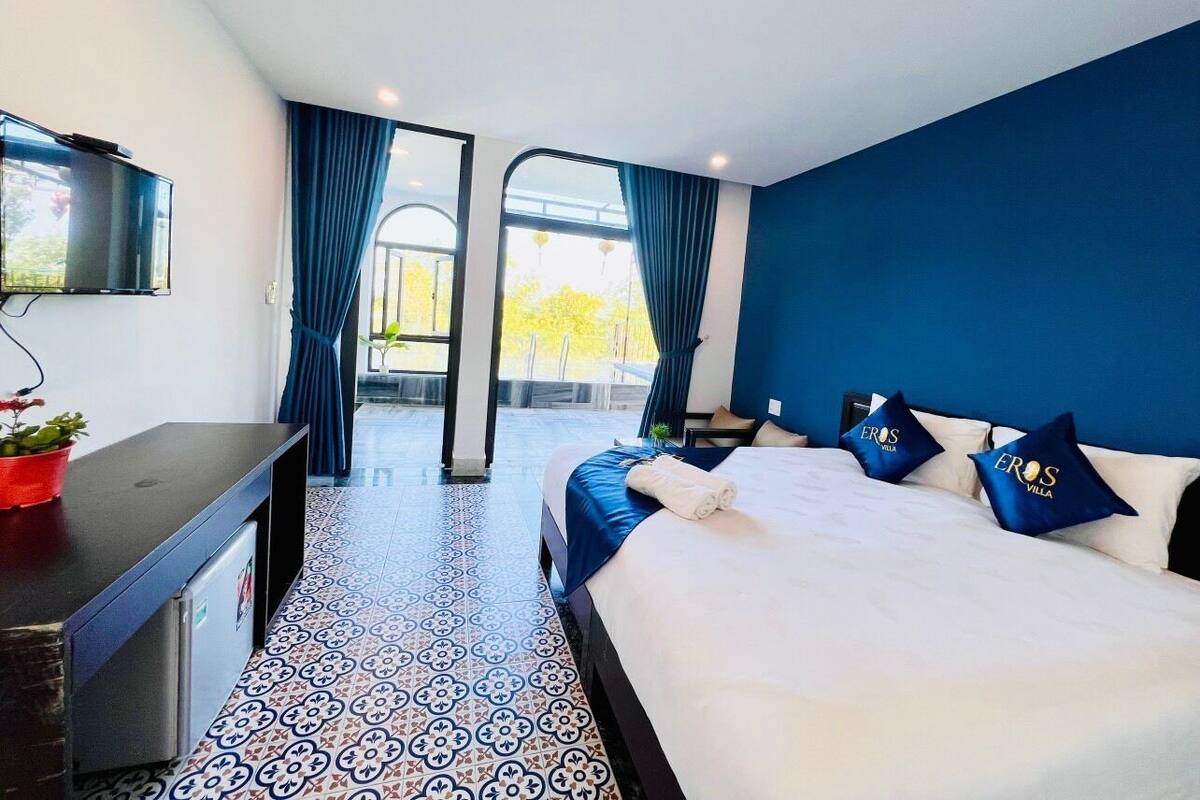 Deluxe-Doppel- oder -Zweibettzimmer, Poolblick | Bettwäsche aus ägyptischer Baumwolle, hochwertige Bettwaren