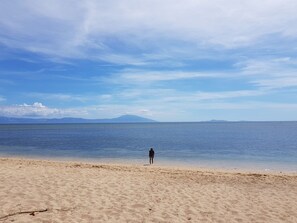 Beach nearby, snorkeling, fishing - Anciano Beach House (Calatagan)