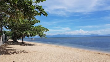 靠近海滩、浮潜、钓鱼