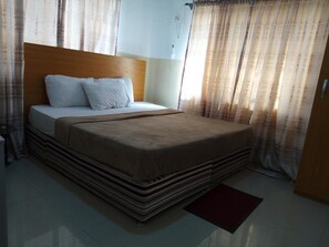 Bureau, lits pliants/supplémentaires gratuits, Wi-Fi gratuit