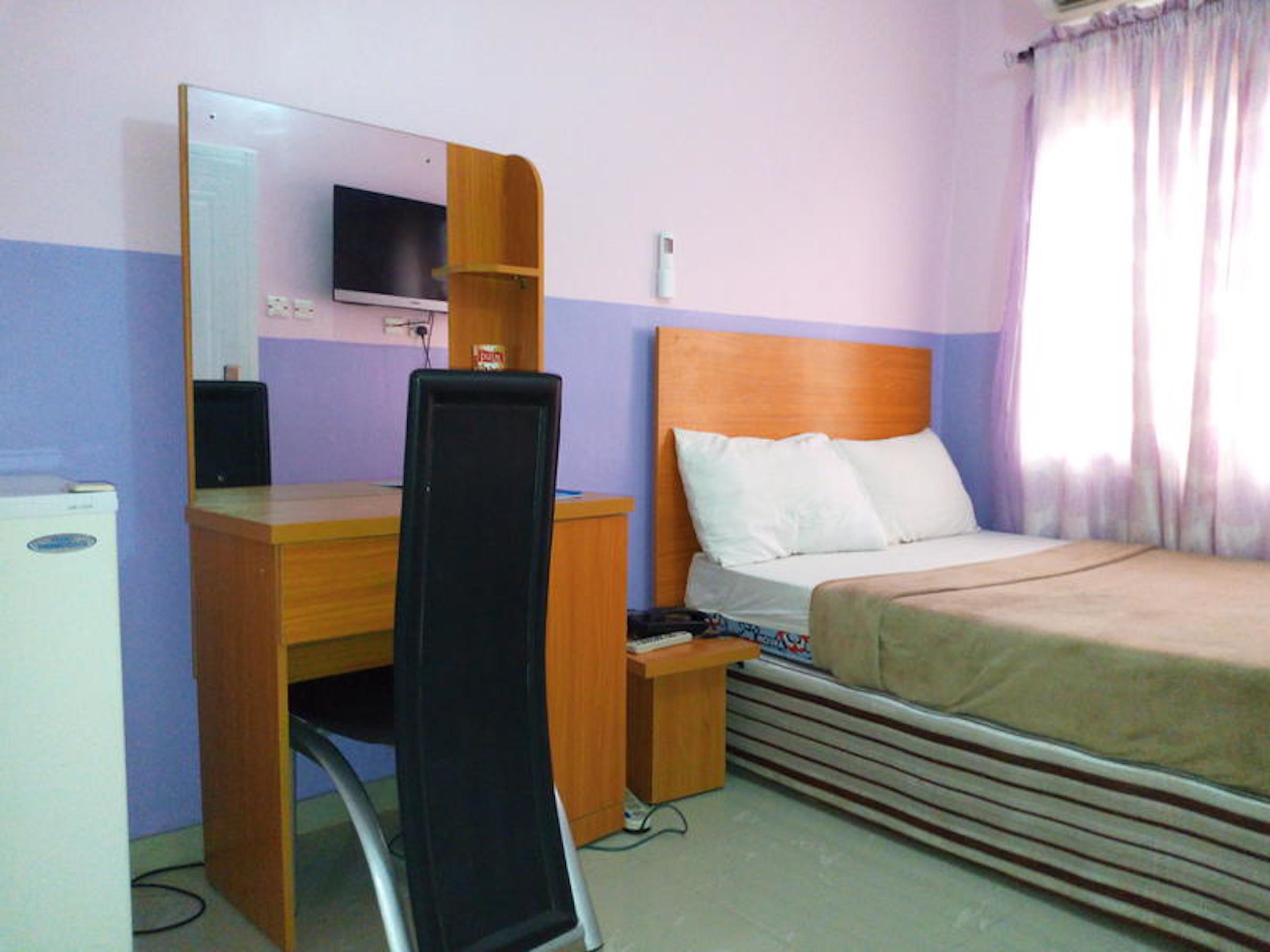 Een bureau, gratis extra bedden, gratis wifi