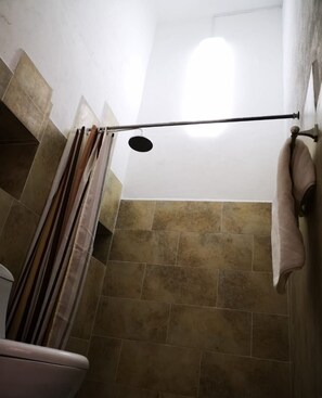 Bathroom - Just 3 blocks from Cathedral, fully restored, high ceilings and modern finishes. (Centro)