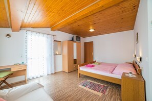 Apartment, 1 Double Bed | Free cots/infant beds, free WiFi, bed sheets - Apartments Zorica V (Rovinj)