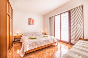 Apartment, 1 Doppelbett | 1 Schlafzimmer, individuell eingerichtet, Schreibtisch, kostenloses WLAN