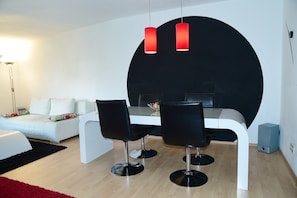 Appartement Ville (Akademiestraße 18) | Coffres-forts dans les chambres, décoration personnalisée, bureau