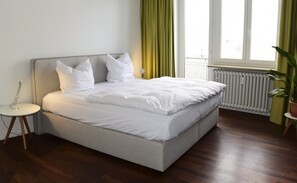 LĂ€genhet Deluxe (KaiserstraĂe 136) | VĂ€rdeförvaringsskĂ„p pĂ„ rummet, individuell inredning och skrivbord