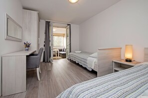 Apartment, Mehrere Betten | Schreibtisch, kostenloses WLAN, Bettwäsche