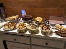Free daily continental breakfast