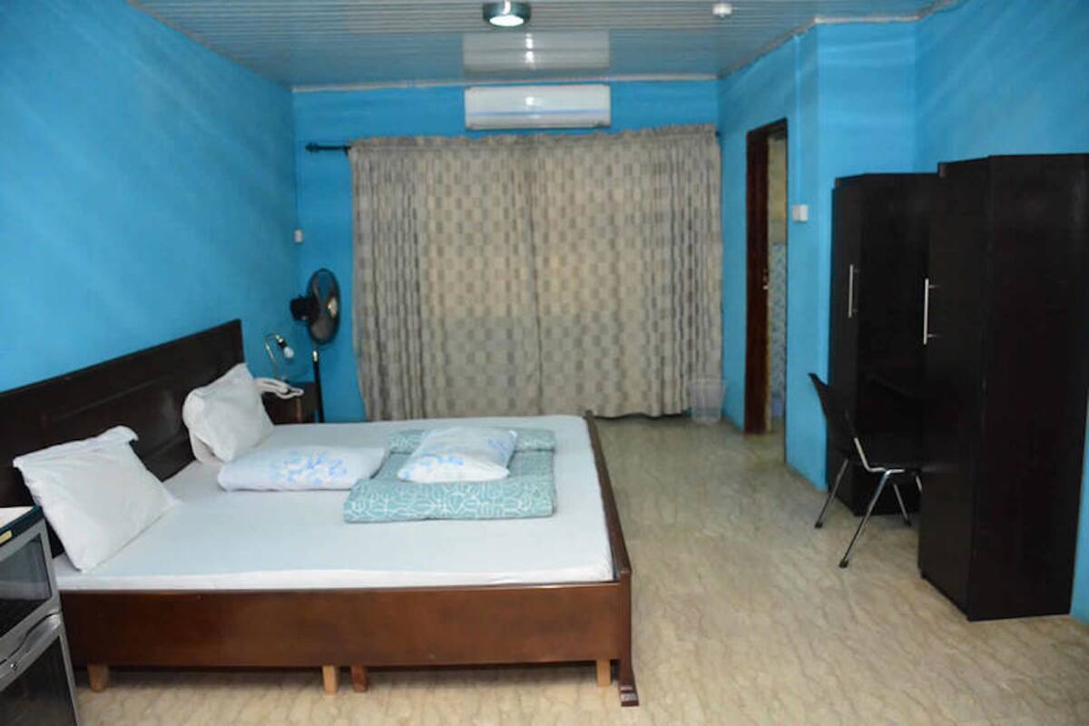 Premium bedding, desk, free WiFi, bed sheets