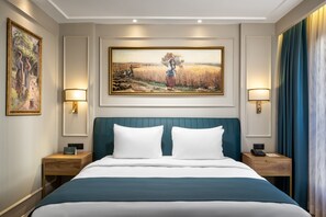 Deluxe Suite, 1 King Bed | 1 bedroom, minibar, in-room safe, desk - Royan Suites (Istanbul)