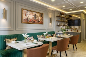 Free daily local cuisine breakfast - Royan Suites (Istanbul)