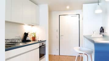 Tủ lạnh, lò nướng, bếp nấu, máy rửa bát