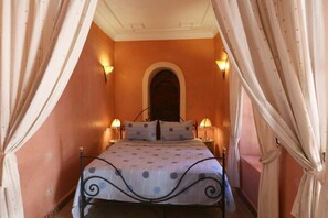4 bedrooms, individually decorated, blackout curtains