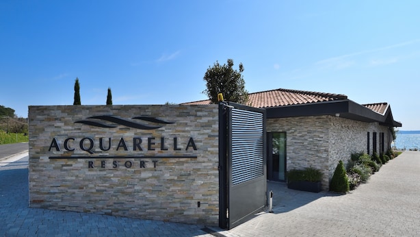 The exterior of Acquarella Resort with a stone facade, a tiled roof, and a clear view of the sea. - Acquarella Resort - Acquamarina Suite (TREVIGNANO ROMANO)