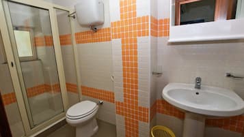 Doccia, set di cortesia gratuito, asciugacapelli, bidet