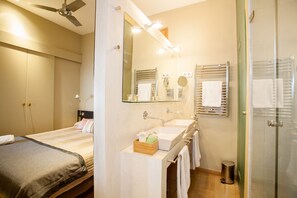 2 slaapkamers, een strijkplank/strijkijzer, wifi, beddengoed