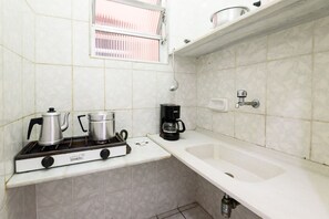 Apartamento, para não fumantes | Cozinha privada | Geladeira, micro-ondas, fogão, cooktop