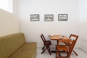 Apartamento, para não fumantes | Área de estar | TV LED