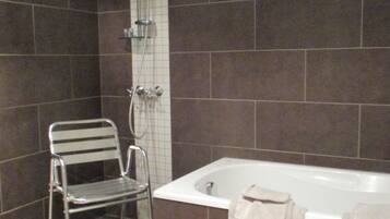 Quadruple Room (La Panaderia) | Bathroom | Free toiletries, hair dryer, slippers, towels