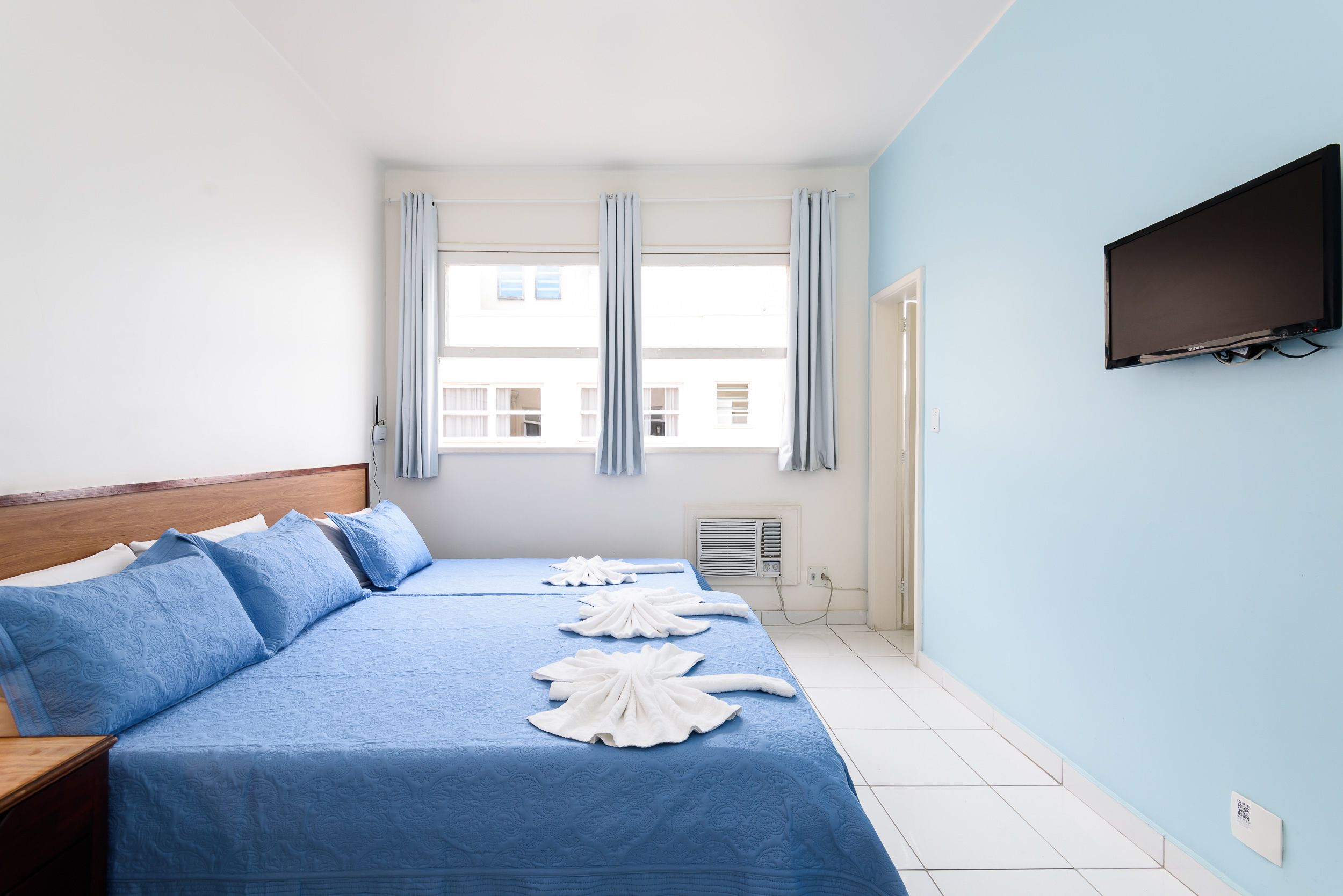 Apartment, Multiple Beds, Non Smoking | Free WiFi, bed sheets