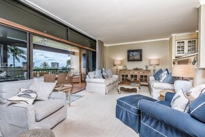 Condo, 2 habitaciones | Área de sala de estar | Televisión de pantalla plana 