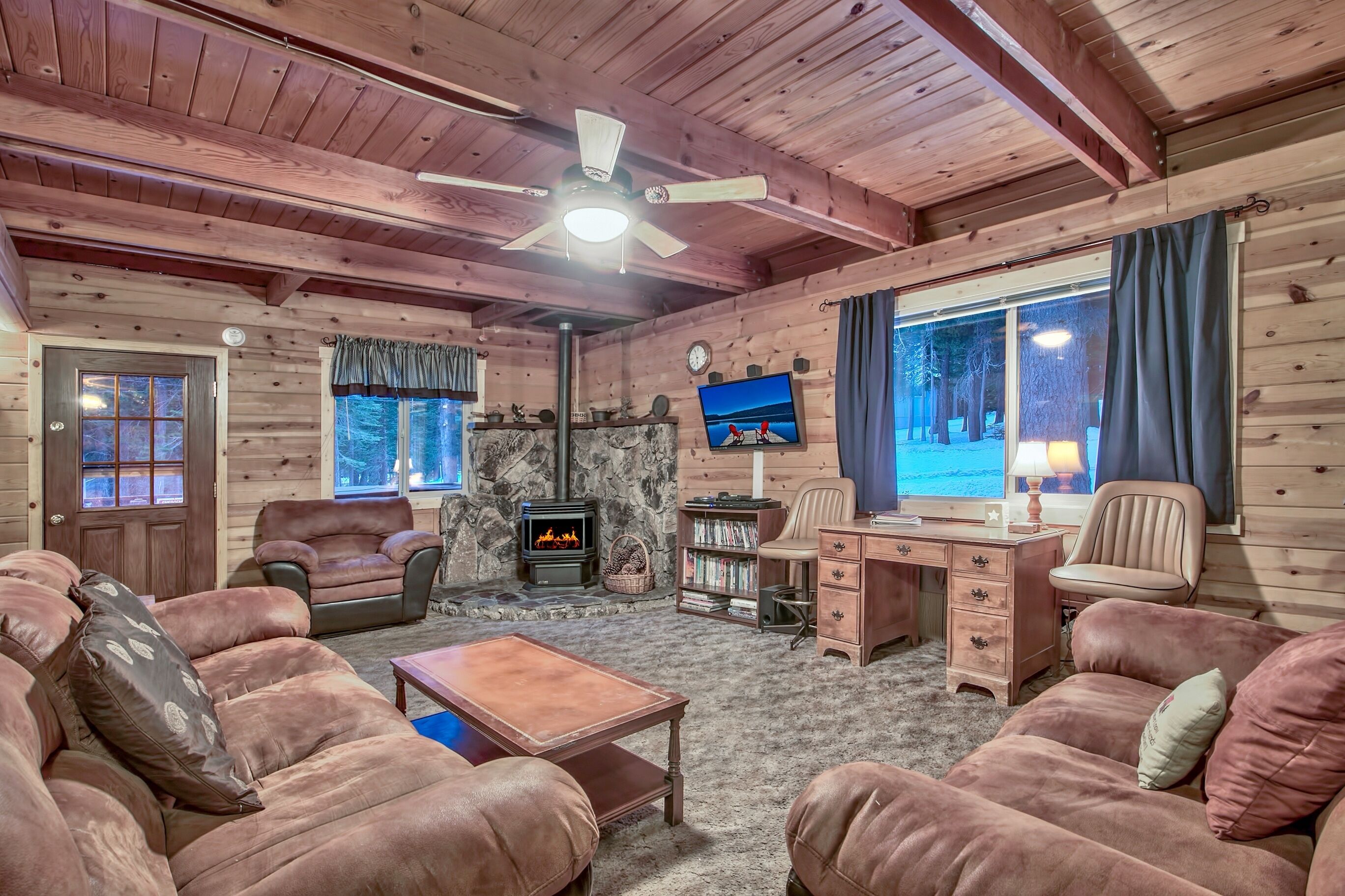 House, 4 Bedrooms | Living area