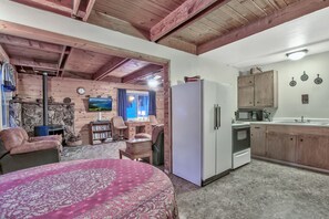 Cabin, 4 Bedrooms | Private kitchen | Fridge, microwave, oven, dishwasher