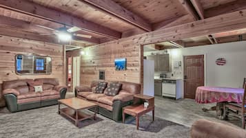 House, 4 Bedrooms | Living area