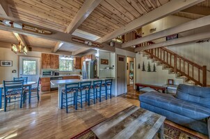 House, 3 Bedrooms | Private kitchen | Fridge, microwave, oven, dishwasher