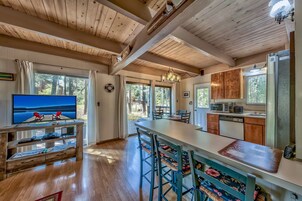 House, 3 Bedrooms | Private kitchen | Fridge, microwave, oven, dishwasher