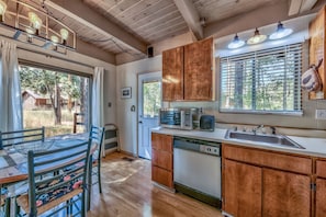House, 3 Bedrooms | Private kitchen | Fridge, microwave, oven, dishwasher - 1625a Atroari 3 Bedroom Chalet by RedAwning (South Lake Tahoe)