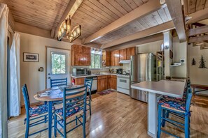 House, 3 Bedrooms | Private kitchen | Fridge, microwave, oven, dishwasher - 1625a Atroari 3 Bedroom Chalet by RedAwning (South Lake Tahoe)