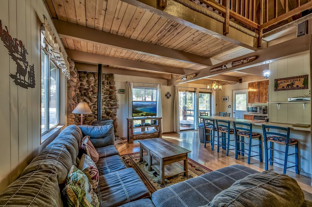 1625a Atroari 3 Bedroom Chalet by RedAwning - Woodfords, CA