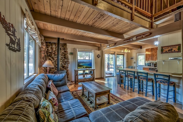 House, 3 Bedrooms | Living area | TV