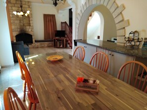 Dining - Lovely large 7 bedroom villa in coral bay center -very private-very quiet  (Coral Bay)