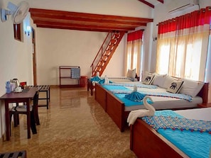 Habitación familiar | Sábanas de algodón egipcio y ropa de cama de alta calidad